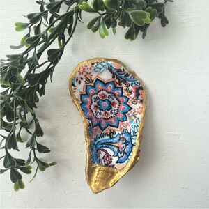 CLOSING SALE •5/$25• NWT Boho Vibes Decorative Oyster Shell 4” Dish